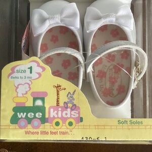 Baby girl white patent leather Mary Jane shoes